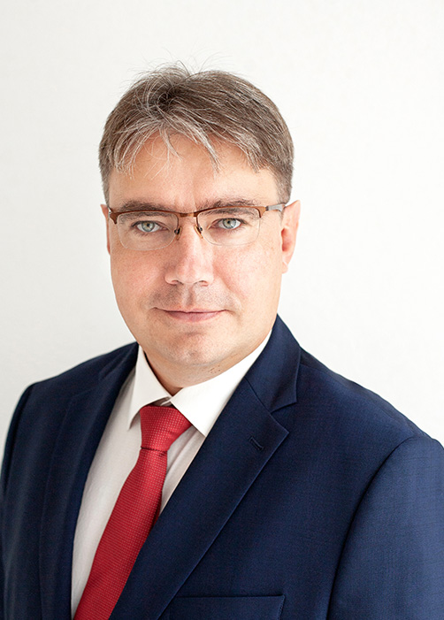 Зверев Юрий Вячеславович, заместитель директора по финансам